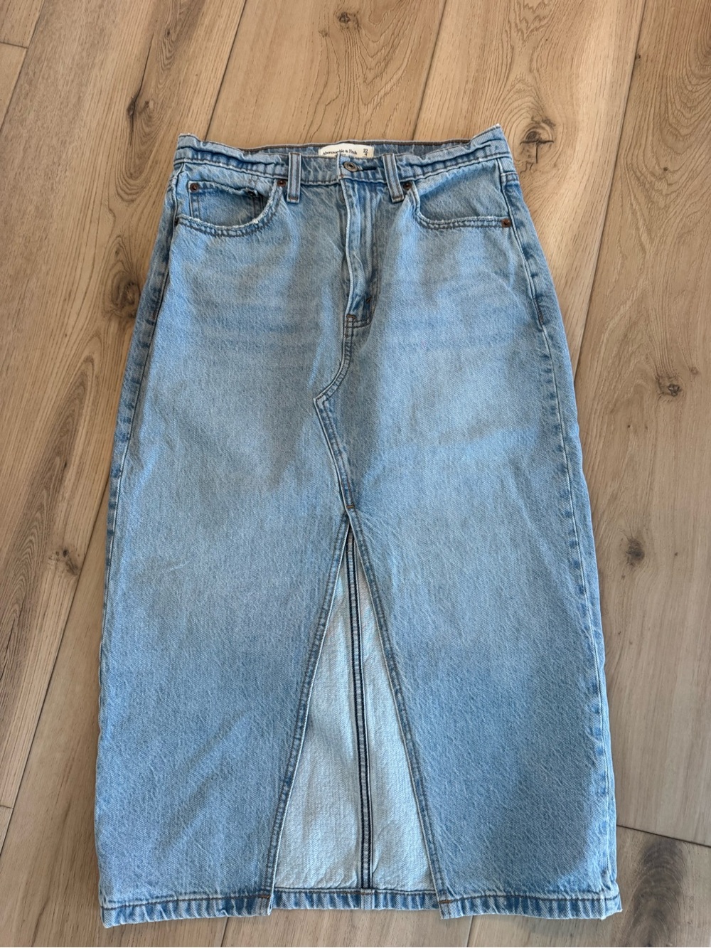 Abercrombie & Fitch Light Blue Straight-Leg Denim Skirt Size 4 good condition